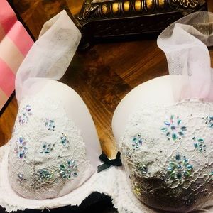 32d victoria Secret fashion show bra